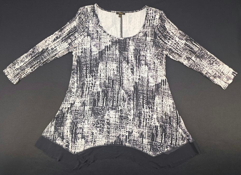 Cupio Tunic Top Women's Medium Black White Abstract 3/4 Sleeve Sharkbite Hem